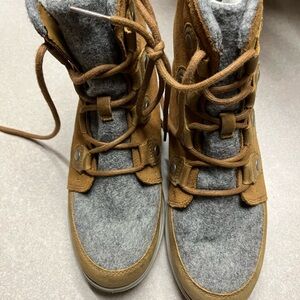 Sorel Gray Felt and Brown Suede Lace-Up Women's Boots